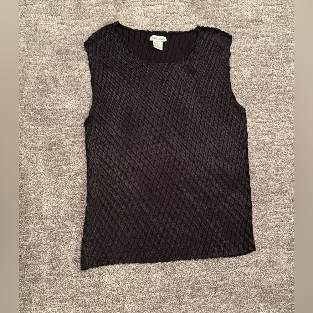 Nicola Black Top !